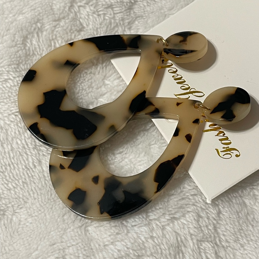 Brand New 6 Pairs of Fashion Earrings